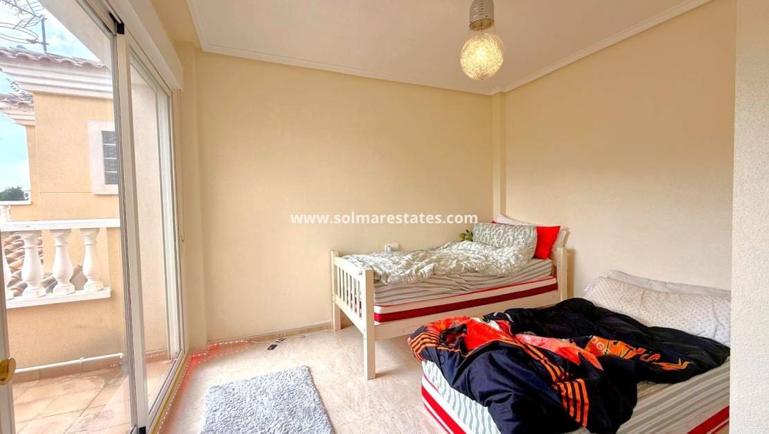 3 bedroom Villa for sale in Villamartin with pool - € 339,000 (Ref: 10062762)