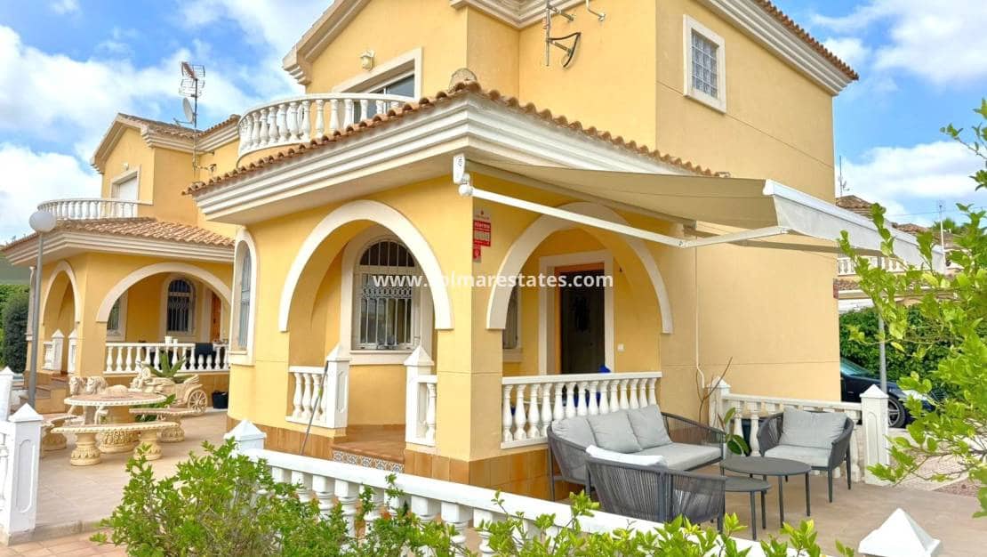 3 bedroom Villa for sale in Villamartin with pool - € 339,000 (Ref: 10062762)