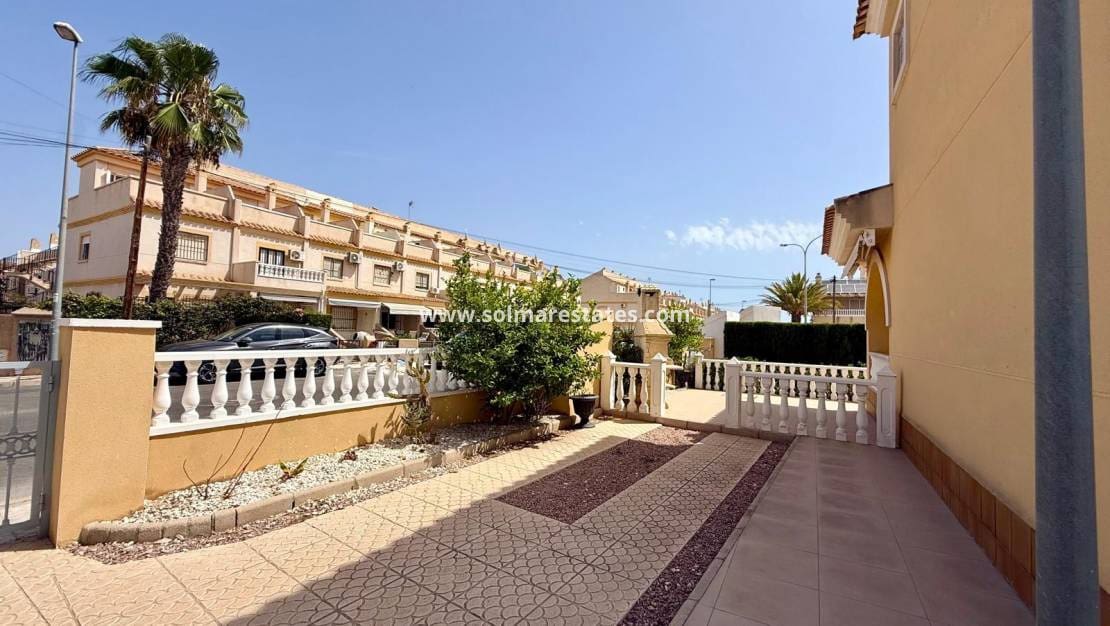 3 bedroom Villa for sale in Villamartin with pool - € 339,000 (Ref: 10062762)