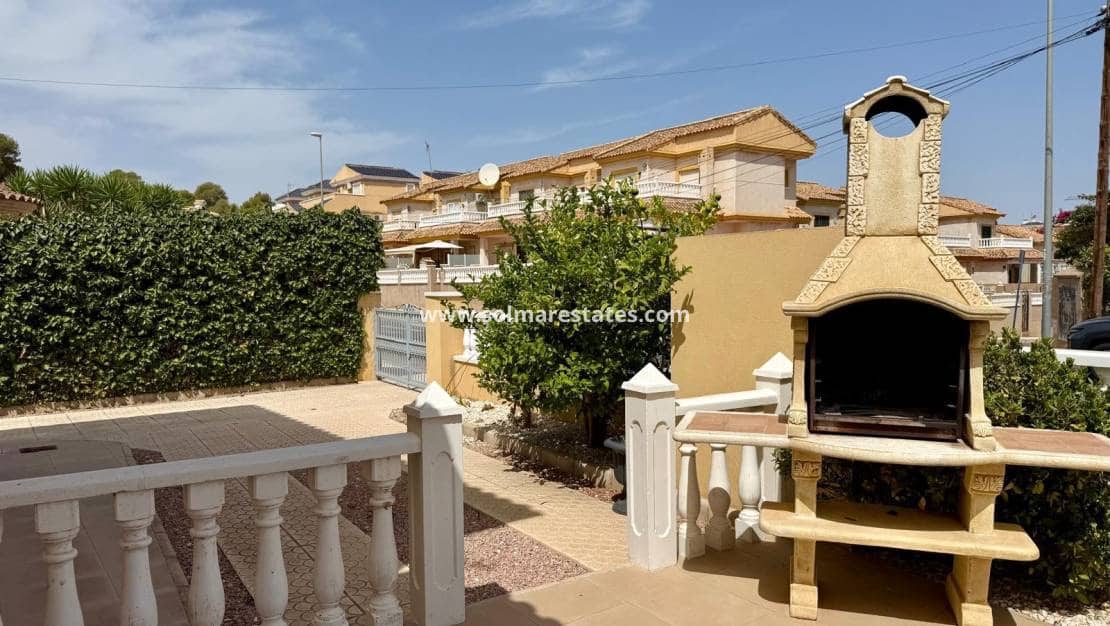 3 bedroom Villa for sale in Villamartin with pool - € 339,000 (Ref: 10062762)