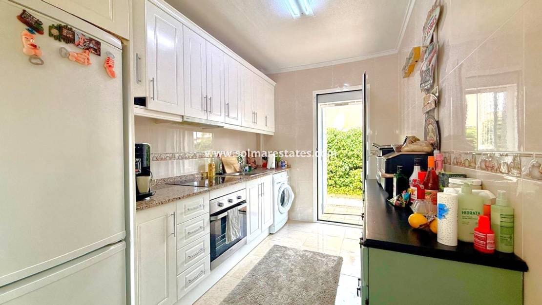 3 bedroom Villa for sale in Villamartin with pool - € 339,000 (Ref: 10062762)