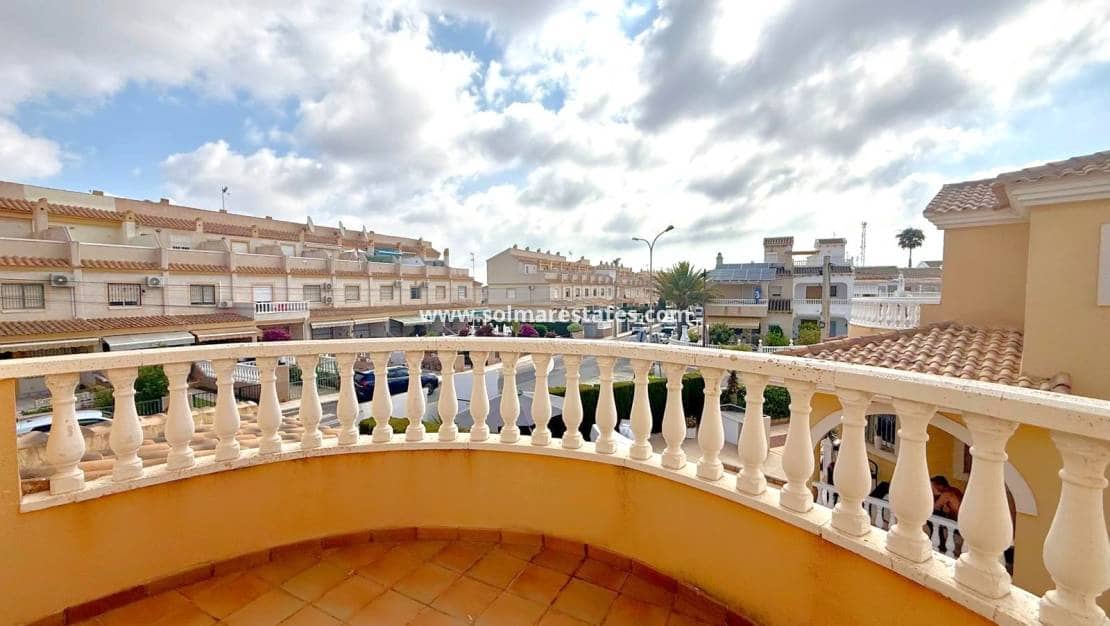 3 bedroom Villa for sale in Villamartin with pool - € 339,000 (Ref: 10062762)