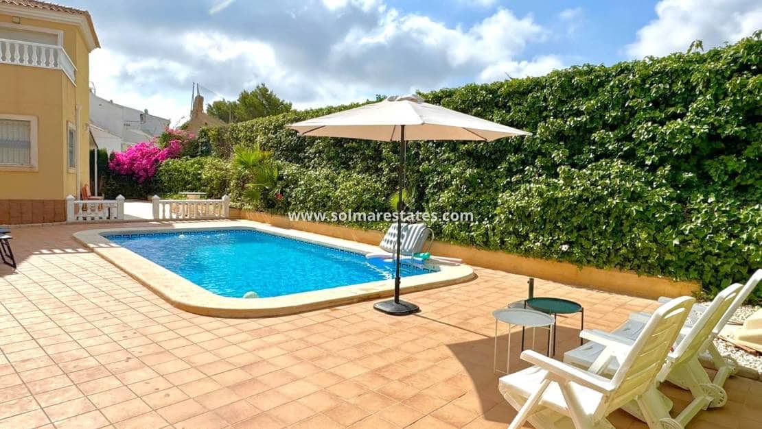 3 bedroom Villa for sale in Villamartin with pool - € 339,000 (Ref: 10062762)