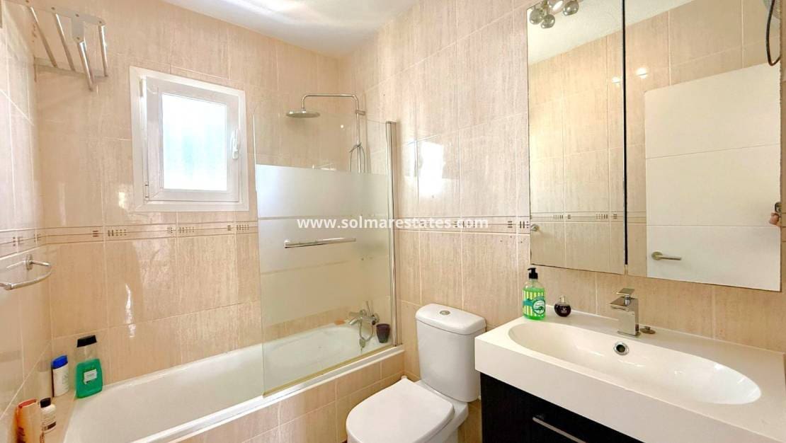 3 sypialnia Dom na sprzedaż w Villamartin z basenem - 265 000 € (Ref: 10062763)