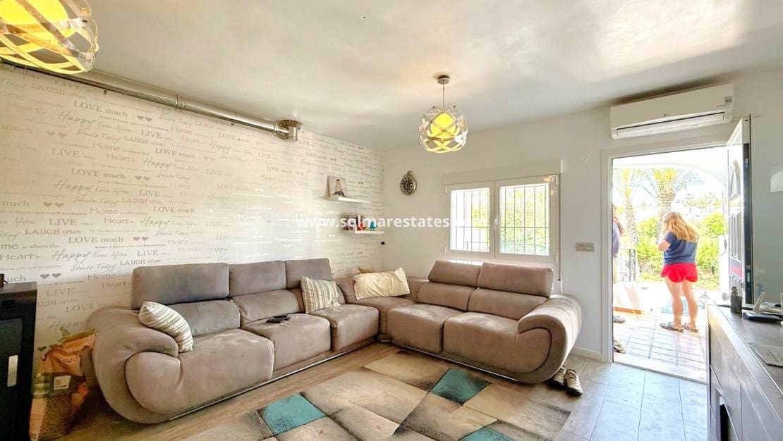 3 sypialnia Dom na sprzedaż w Villamartin z basenem - 265 000 € (Ref: 10062763)