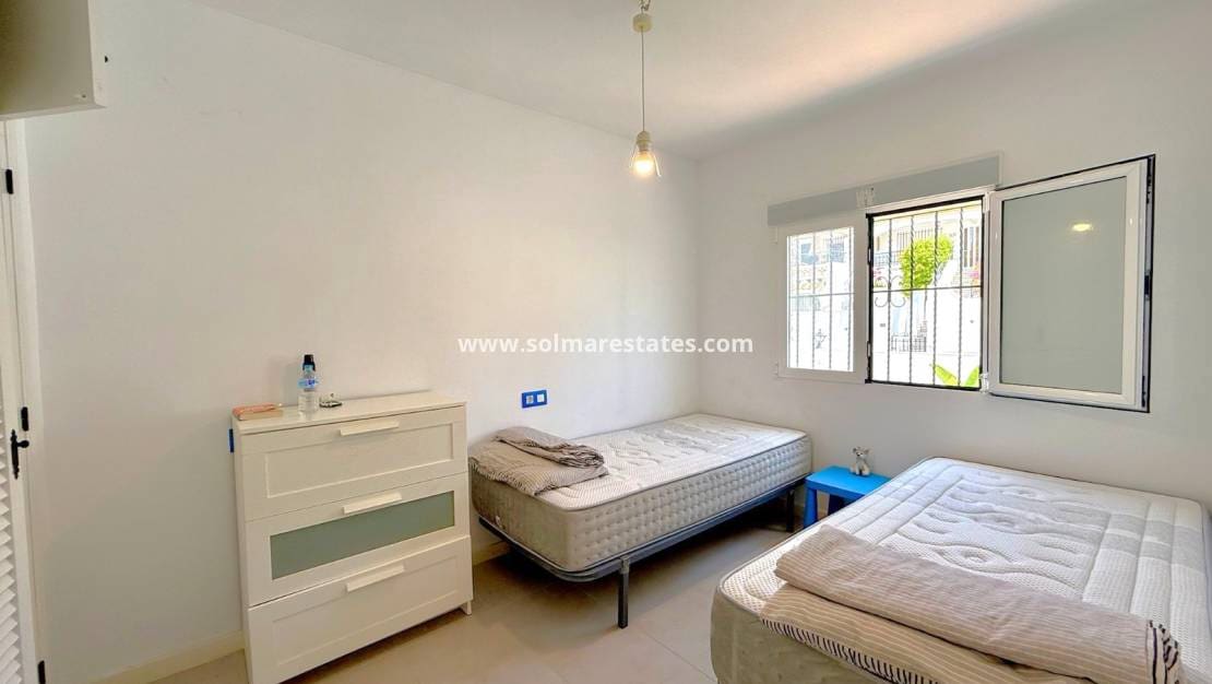 3 sypialnia Dom na sprzedaż w Villamartin z basenem - 265 000 € (Ref: 10062763)