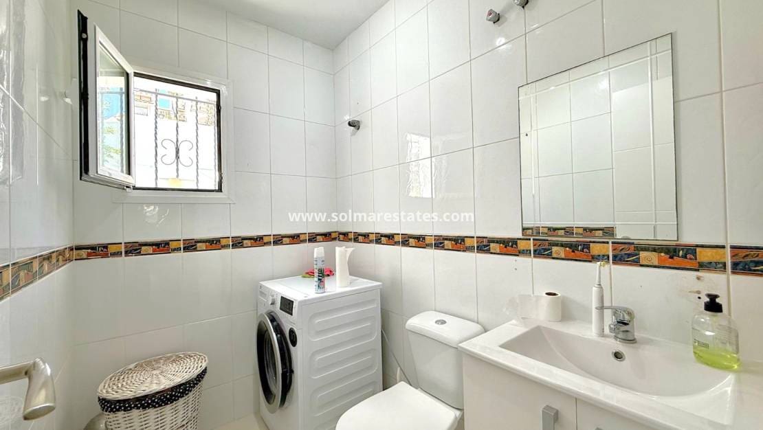 3 sypialnia Dom na sprzedaż w Villamartin z basenem - 265 000 € (Ref: 10062763)