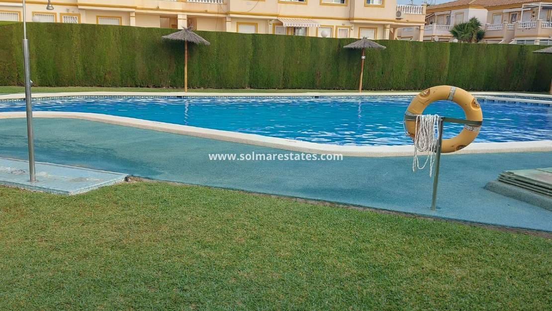2 Zimmer Apartment zu verkaufen in Playa Flamenca mit Pool - 169.950 € (Ref: 10065568)