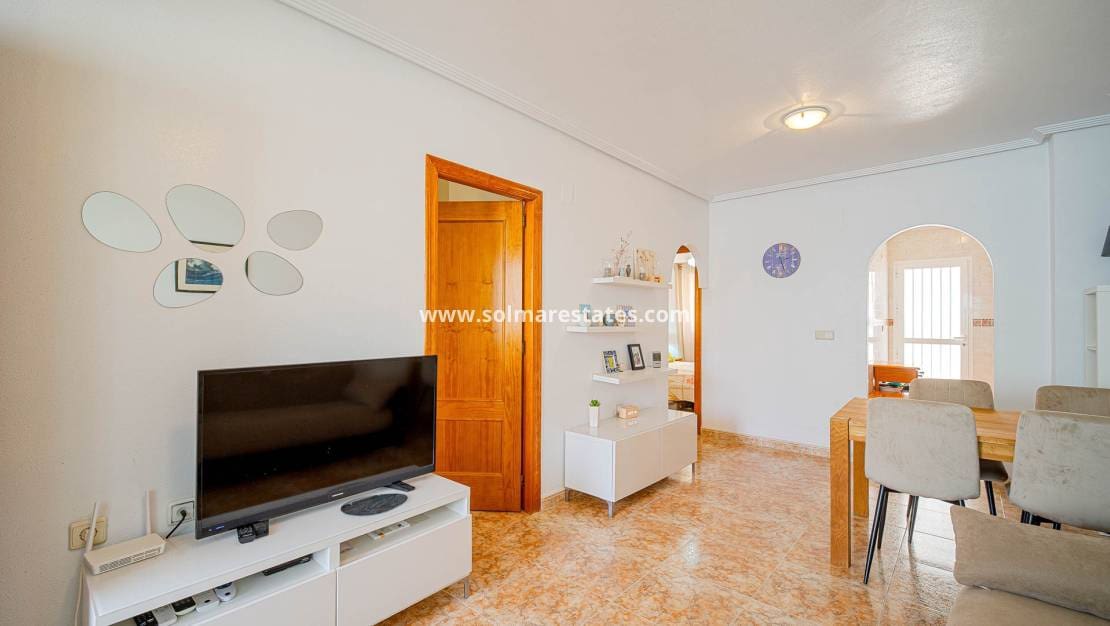 2 Zimmer Apartment zu verkaufen in Orihuela Costa mit Pool - 155.000 € (Ref: 10068112)