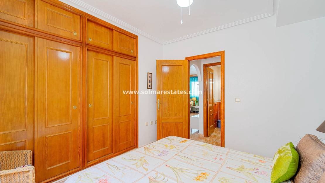 2 Zimmer Apartment zu verkaufen in Orihuela Costa mit Pool - 155.000 € (Ref: 10068112)