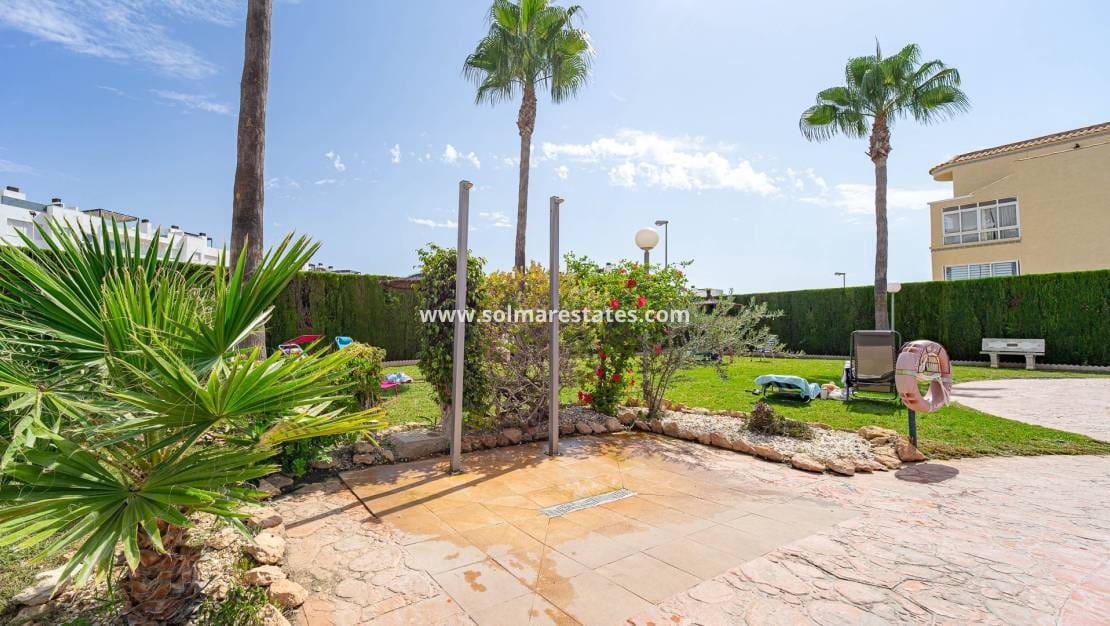 2 Zimmer Apartment zu verkaufen in Orihuela Costa mit Pool - 155.000 € (Ref: 10068112)
