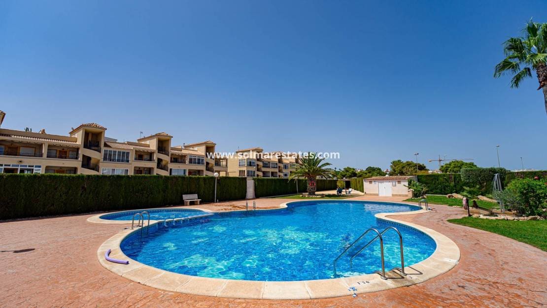 2 Zimmer Apartment zu verkaufen in Orihuela Costa mit Pool - 155.000 € (Ref: 10068112)