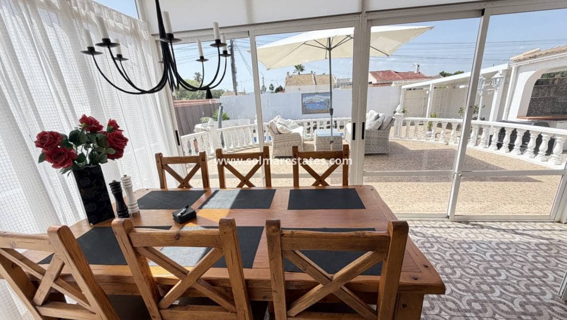 3 soverom Kjedet enebolig til salgs i San Luis med svømmebasseng - € 399 900 (Ref: 10070132)