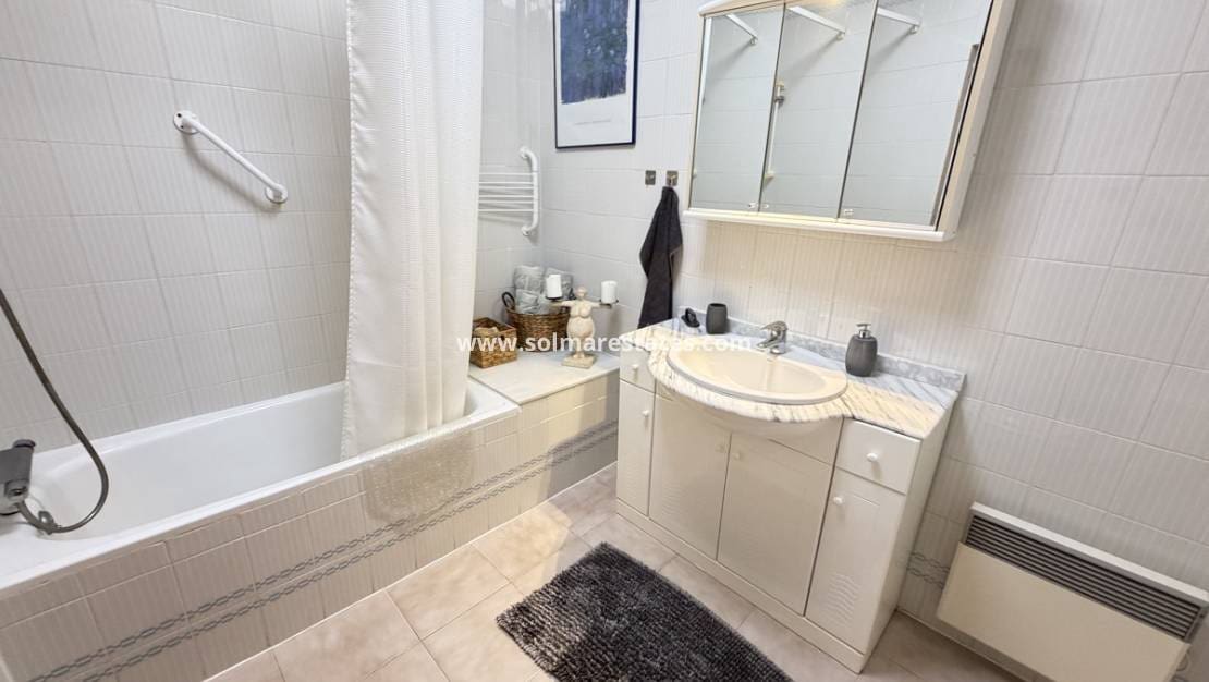 3 soverom Kjedet enebolig til salgs i San Luis med svømmebasseng - € 399 900 (Ref: 10070132)