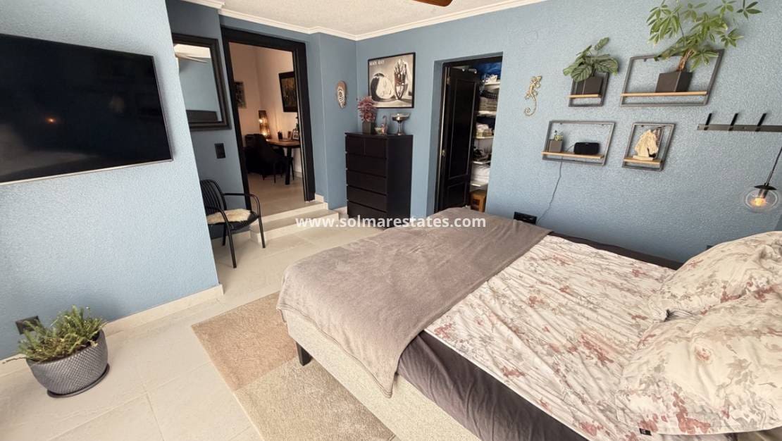 3 soverom Kjedet enebolig til salgs i San Luis med svømmebasseng - € 399 900 (Ref: 10070132)