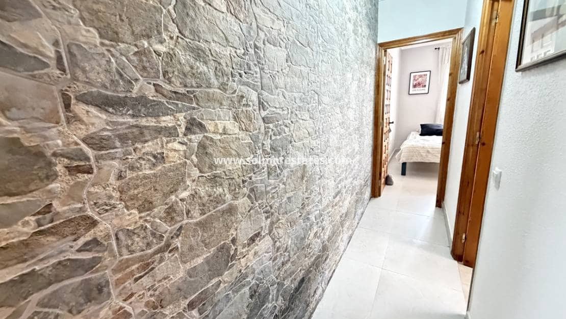 3 soverom Kjedet enebolig til salgs i San Luis med svømmebasseng - € 399 900 (Ref: 10070132)