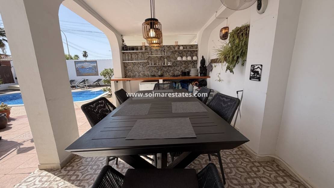 3 soverom Kjedet enebolig til salgs i San Luis med svømmebasseng - € 399 900 (Ref: 10070132)