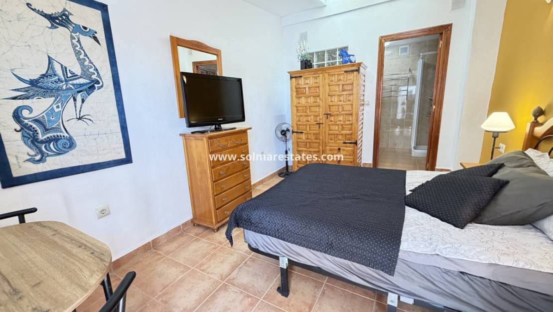 3 soverom Kjedet enebolig til salgs i San Luis med svømmebasseng - € 399 900 (Ref: 10070132)