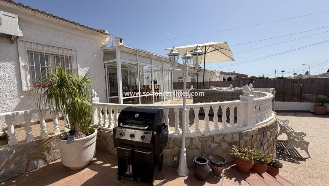 3 soverom Kjedet enebolig til salgs i San Luis med svømmebasseng - € 399 900 (Ref: 10070132)