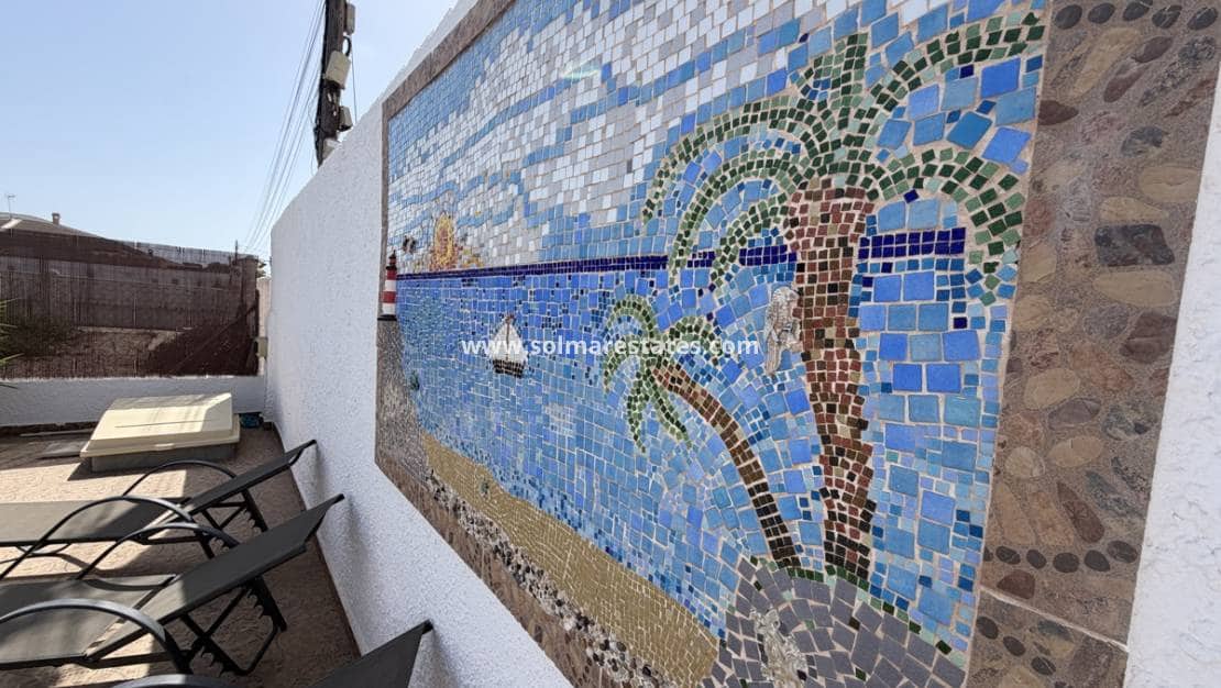 3 soverom Kjedet enebolig til salgs i San Luis med svømmebasseng - € 399 900 (Ref: 10070132)