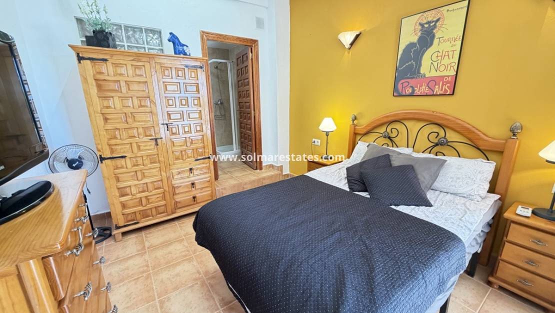3 soverom Kjedet enebolig til salgs i San Luis med svømmebasseng - € 399 900 (Ref: 10070132)