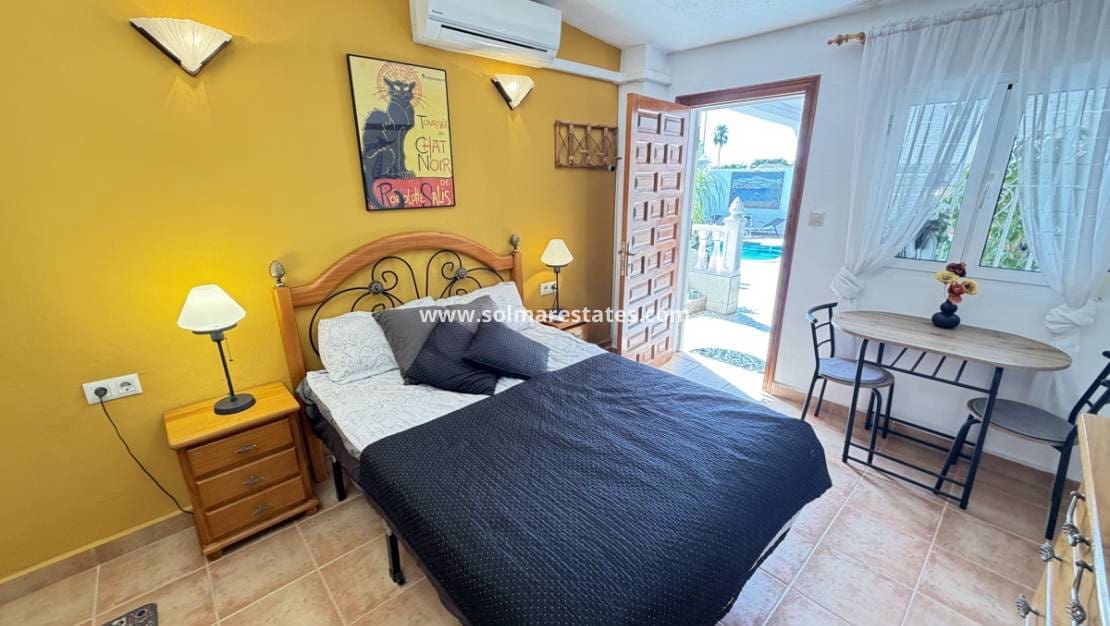 3 soverom Kjedet enebolig til salgs i San Luis med svømmebasseng - € 399 900 (Ref: 10070132)