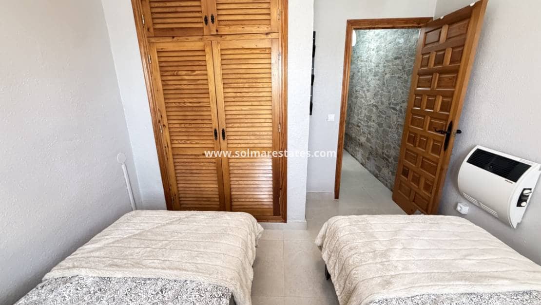3 soverom Kjedet enebolig til salgs i San Luis med svømmebasseng - € 399 900 (Ref: 10070132)
