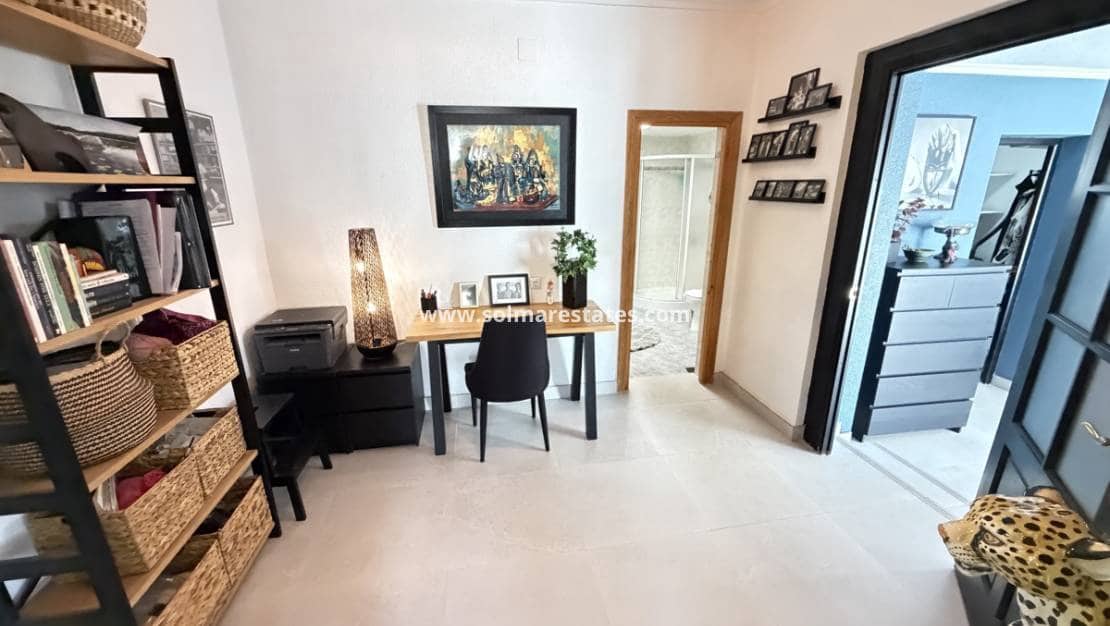 3 soverom Kjedet enebolig til salgs i San Luis med svømmebasseng - € 399 900 (Ref: 10070132)