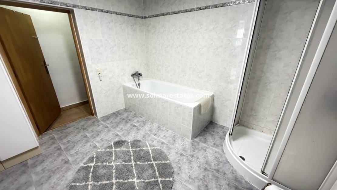 3 soverom Kjedet enebolig til salgs i San Luis med svømmebasseng - € 399 900 (Ref: 10070132)