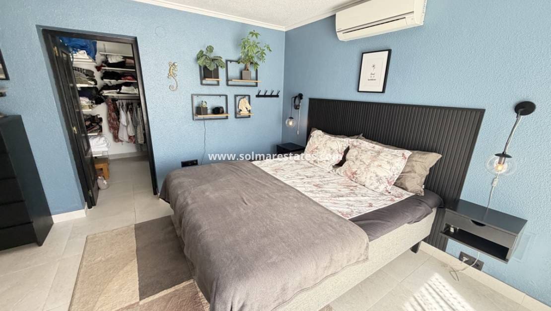 3 soverom Kjedet enebolig til salgs i San Luis med svømmebasseng - € 399 900 (Ref: 10070132)