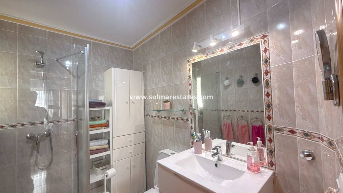 2 sovrum Lägenhet till salu i Cabo Roig med pool - 179 950 € (Ref: 10070134)