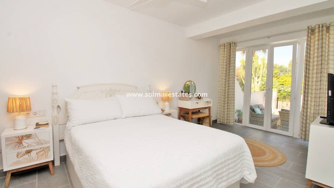 3 sypialnia Bungalow na sprzedaż w Villamartin z basenem - 275 000 € (Ref: 10070136)