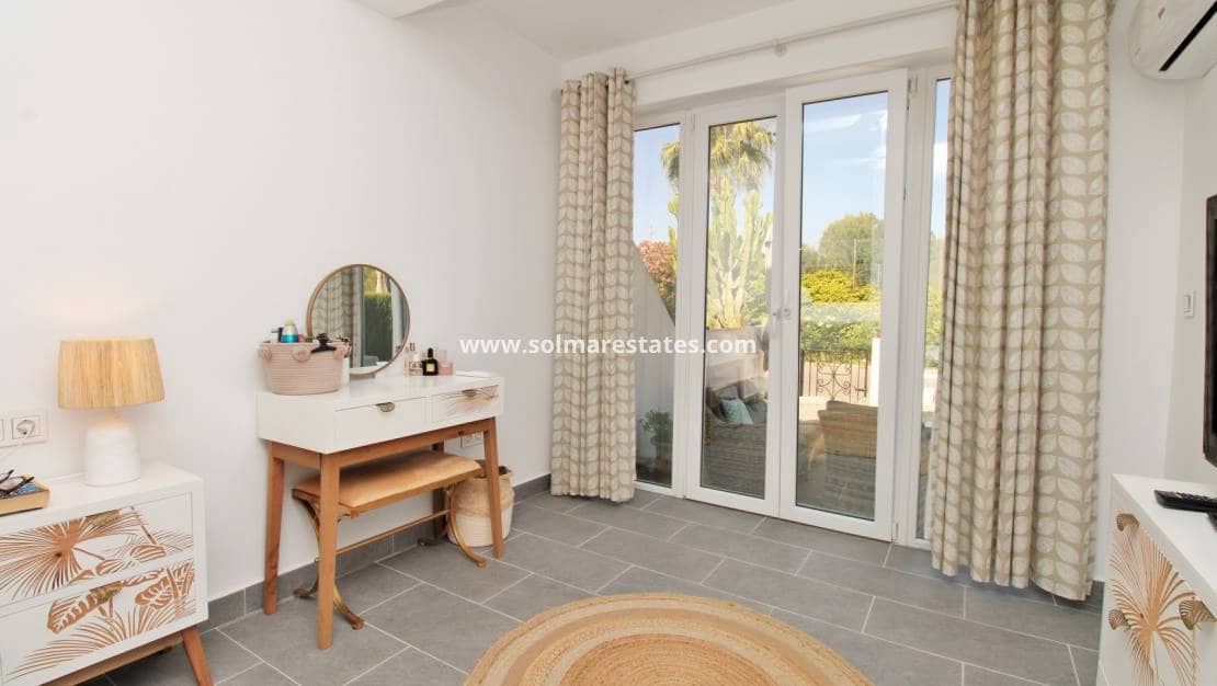 3 sypialnia Bungalow na sprzedaż w Villamartin z basenem - 275 000 € (Ref: 10070136)