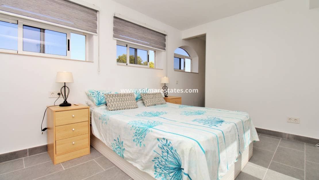3 sypialnia Bungalow na sprzedaż w Villamartin z basenem - 275 000 € (Ref: 10070136)
