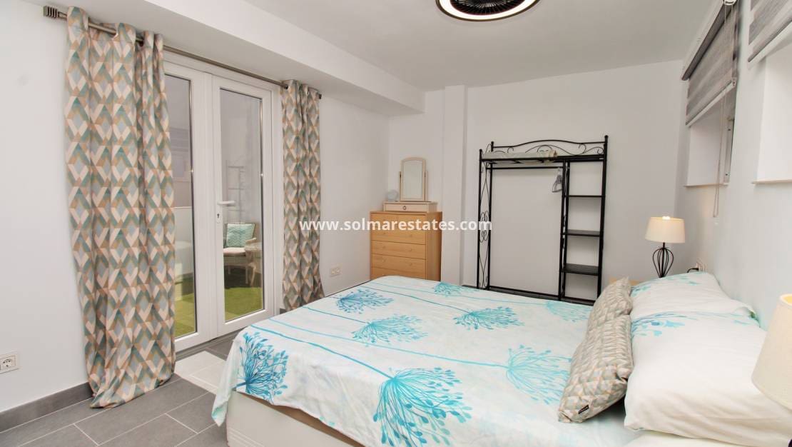 3 sypialnia Bungalow na sprzedaż w Villamartin z basenem - 275 000 € (Ref: 10070136)