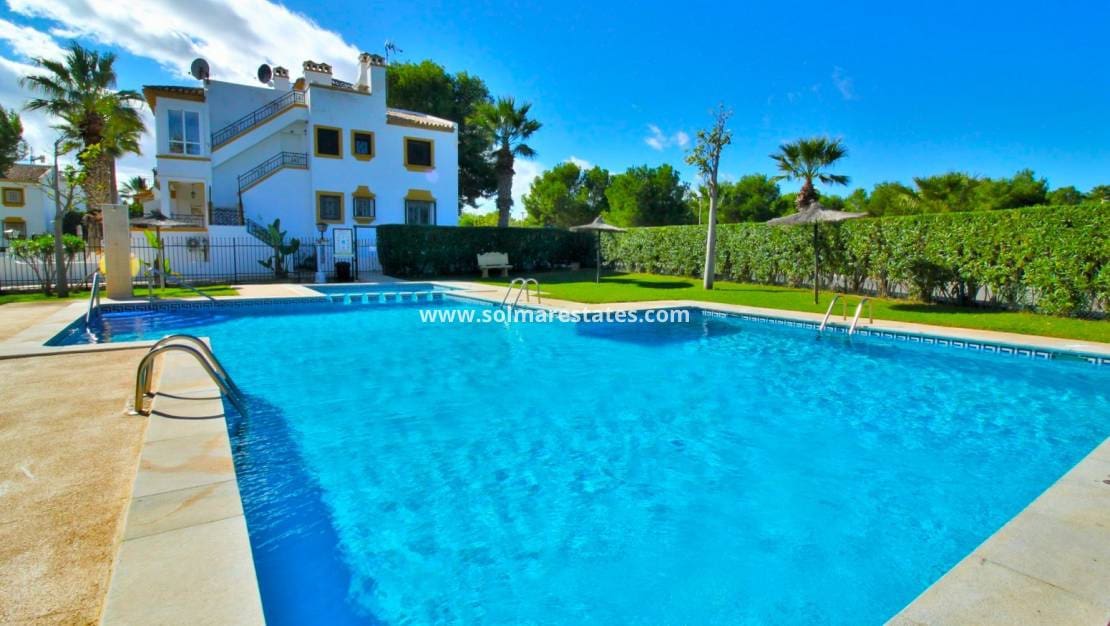3 sypialnia Bungalow na sprzedaż w Villamartin z basenem - 275 000 € (Ref: 10070136)
