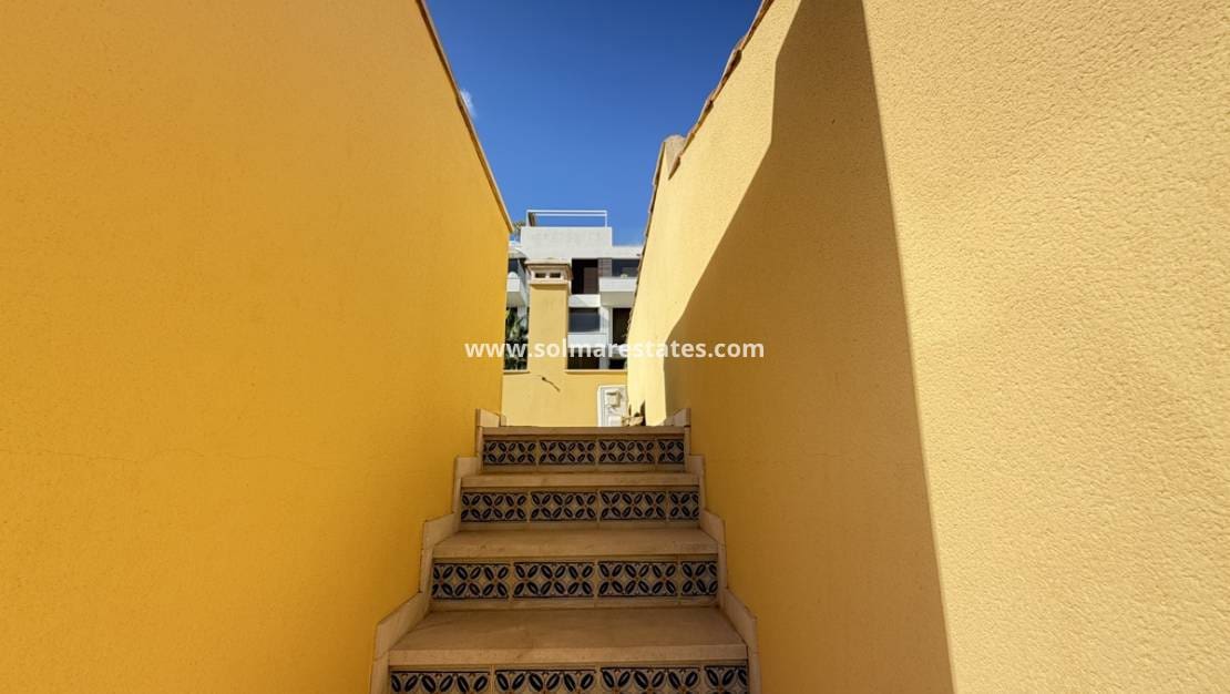 2 slaapkamer Appartement te koop in Villamartin met zwembad - € 210.000 (Ref: 10070139)