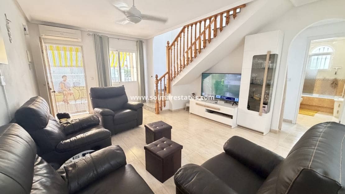 3 sovrum Semi-fristående Villa till salu i Villamartin med pool - 225 000 € (Ref: 10070140)