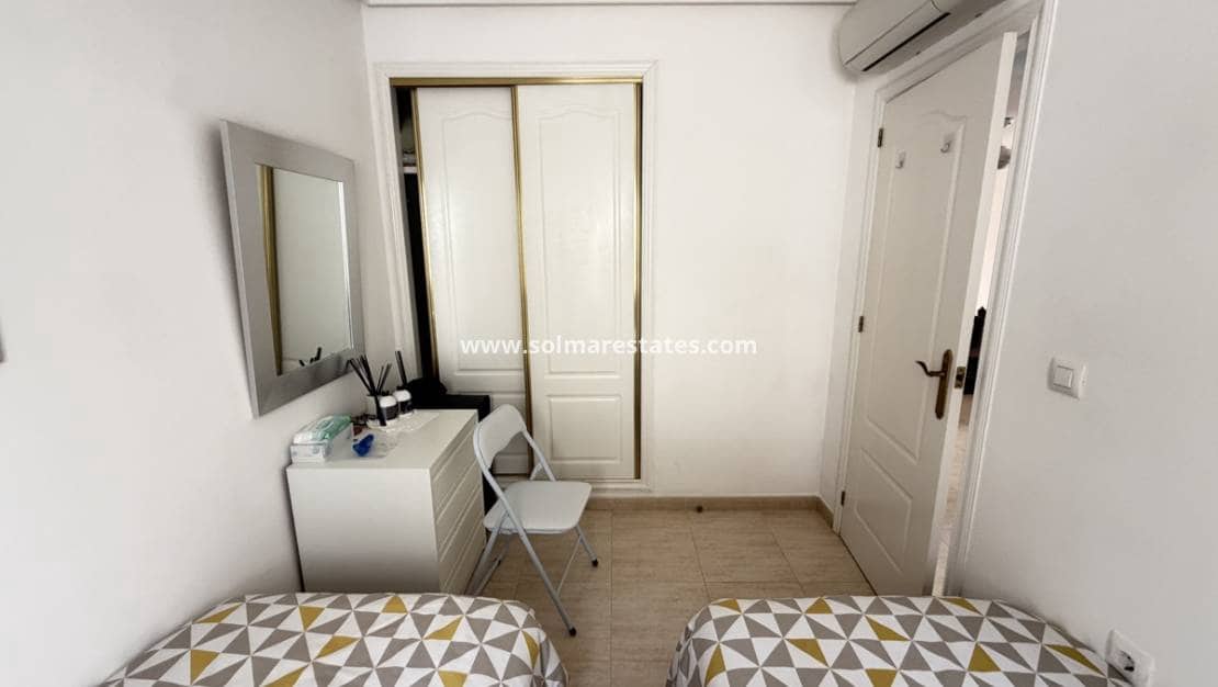 3 sovrum Semi-fristående Villa till salu i Villamartin med pool - 225 000 € (Ref: 10070140)