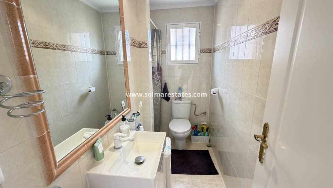 3 sovrum Semi-fristående Villa till salu i Villamartin med pool - 225 000 € (Ref: 10070140)