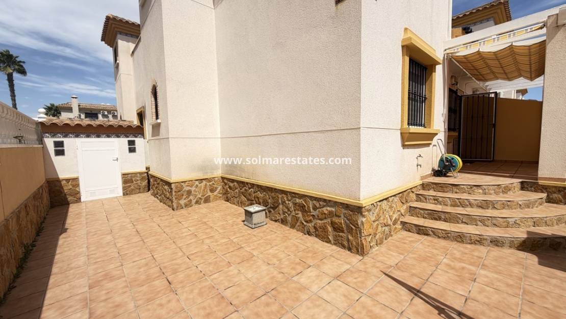 3 sovrum Semi-fristående Villa till salu i Villamartin med pool - 225 000 € (Ref: 10070140)