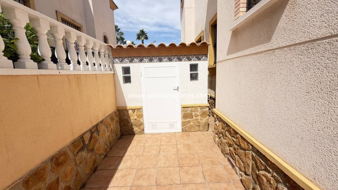 3 sovrum Semi-fristående Villa till salu i Villamartin med pool - 225 000 € (Ref: 10070140)