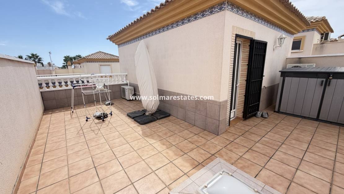 3 sovrum Semi-fristående Villa till salu i Villamartin med pool - 225 000 € (Ref: 10070140)
