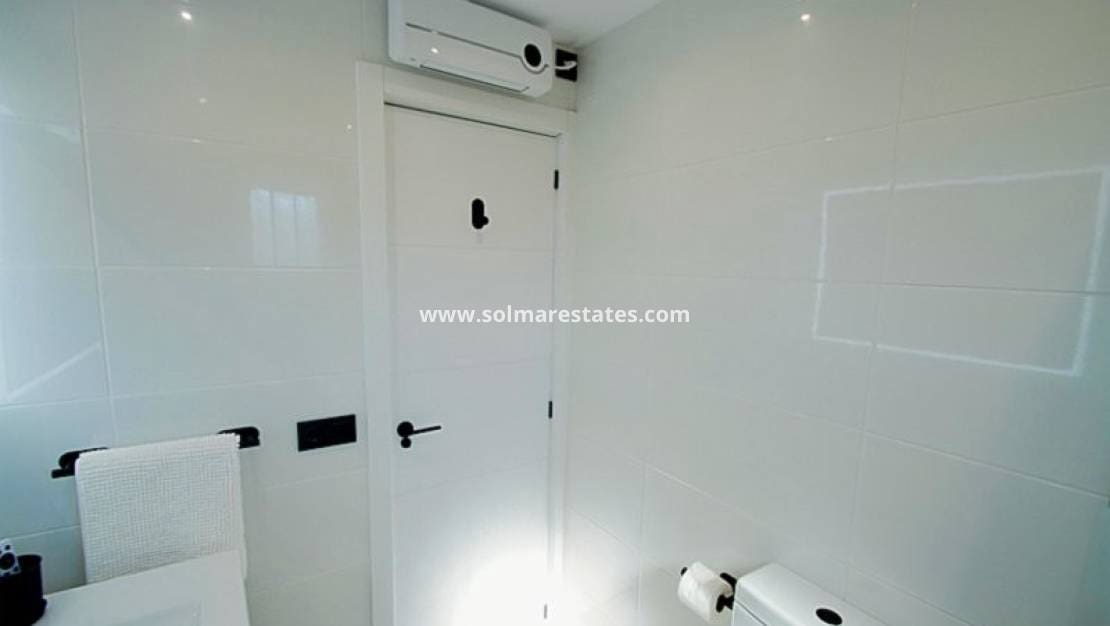 1 quarto Apartamento para venda em Villamartin com piscina - 114 000 € (Ref: 10072854)