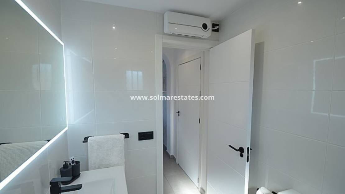 1 quarto Apartamento para venda em Villamartin com piscina - 114 000 € (Ref: 10072854)