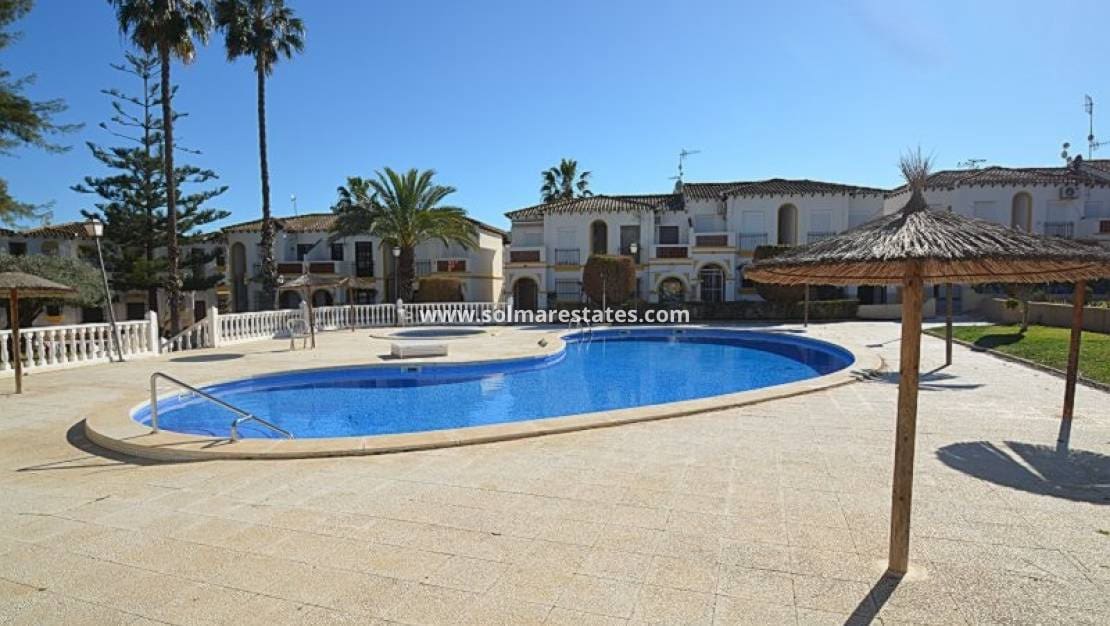 1 quarto Apartamento para venda em Villamartin com piscina - 114 000 € (Ref: 10072854)