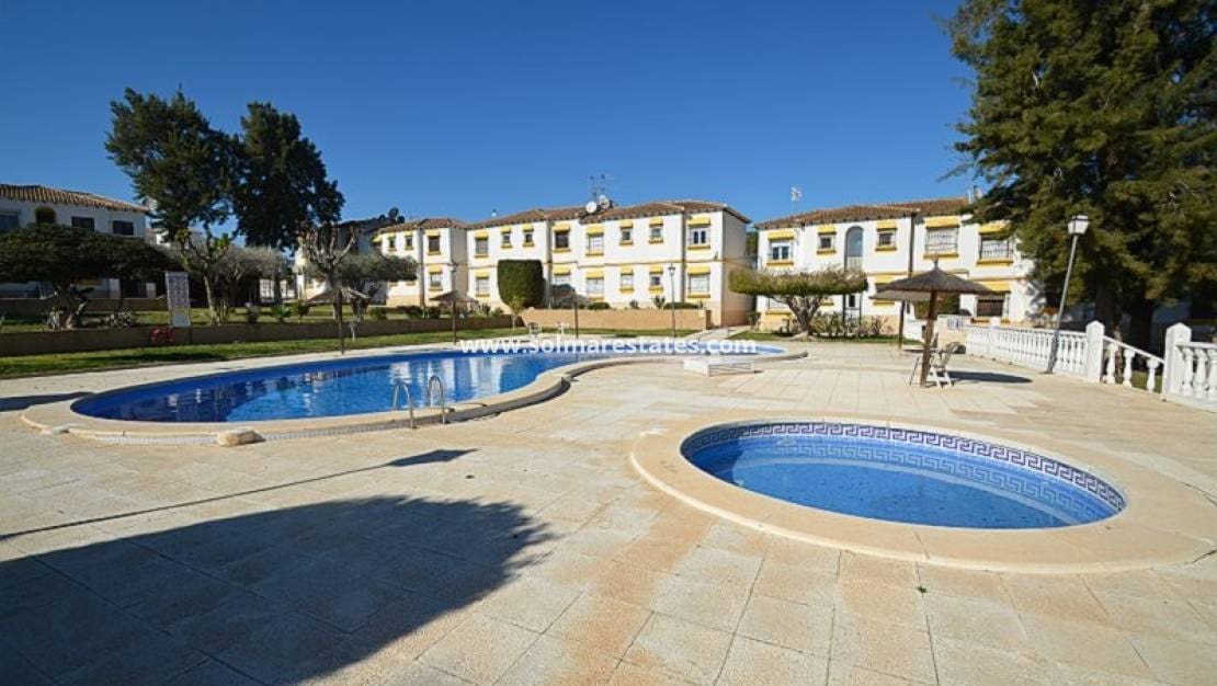 1 quarto Apartamento para venda em Villamartin com piscina - 114 000 € (Ref: 10072854)