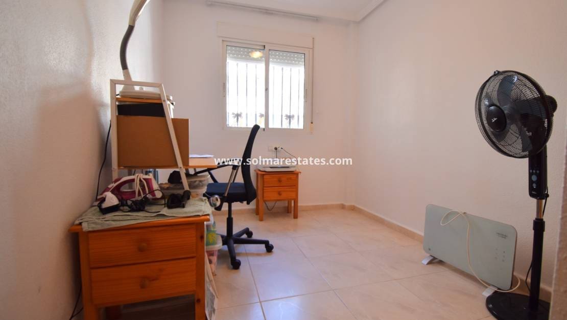 2 soverom Leilighet til salgs i Playa Flamenca med svømmebasseng - € 185 000 (Ref: 10073000)