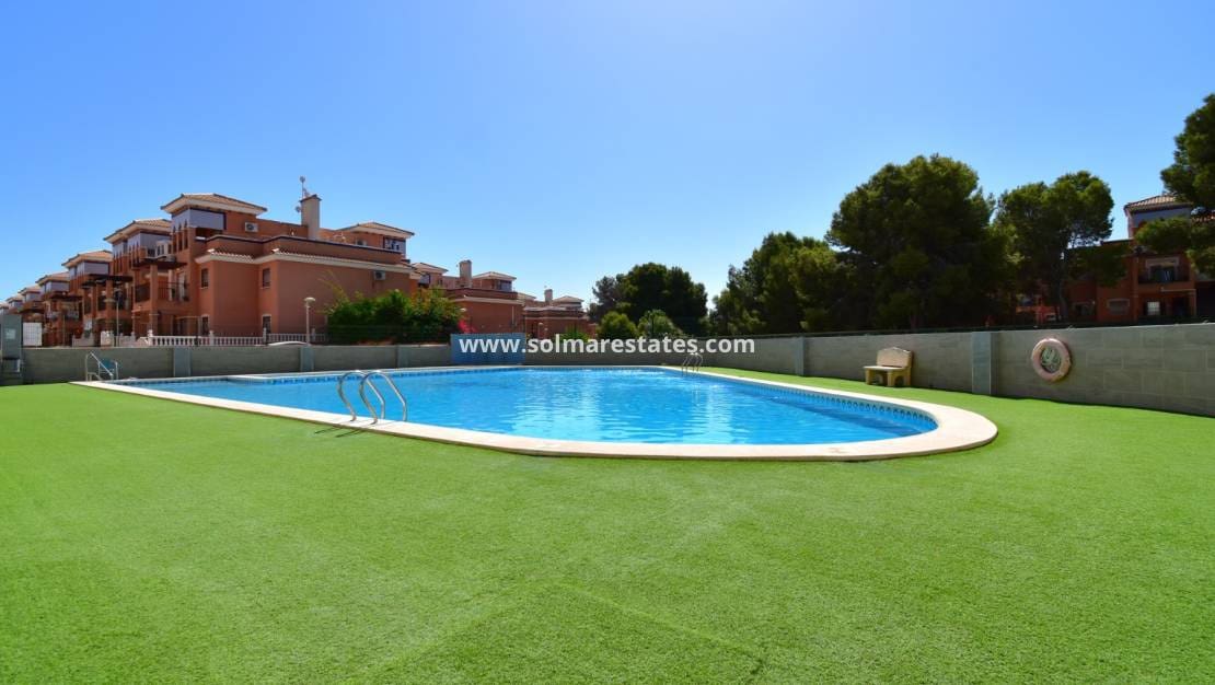 2 soverom Leilighet til salgs i Playa Flamenca med svømmebasseng - € 185 000 (Ref: 10073000)