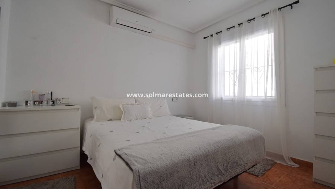 Pareado de 2 habitaciones en Playa Flamenca en venta con piscina - 180.000 € (Ref: 10073001)